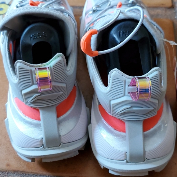 Li-ning NWT FLASH $139 (EACH) - Picture 6 of 9